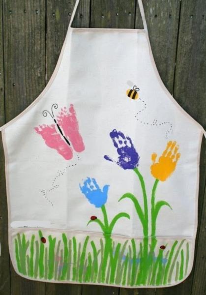 Image for event: Matching Aprons for Grandparents Day